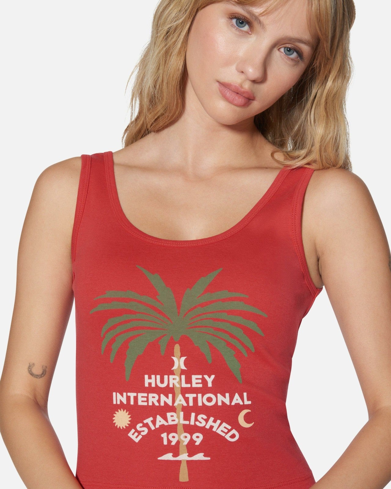 Honolulu Scoop Crop Tank - Rococco Red